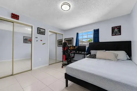 8880 NW 7th Street Pembroke Pines FL 33024