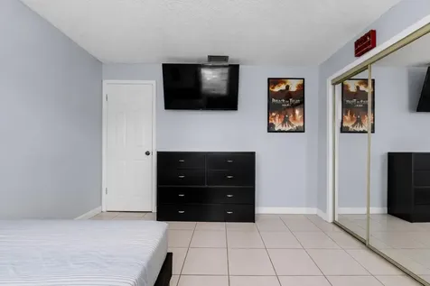 8880 NW 7th Street Pembroke Pines FL 33024