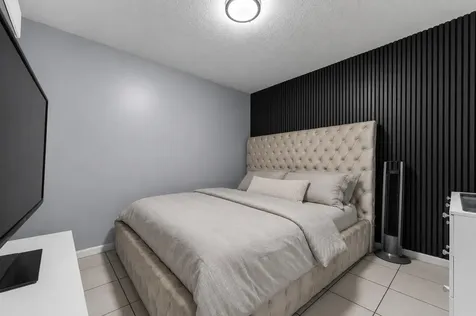 8880 NW 7th Street Pembroke Pines FL 33024