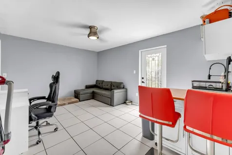 8880 NW 7th Street Pembroke Pines FL 33024