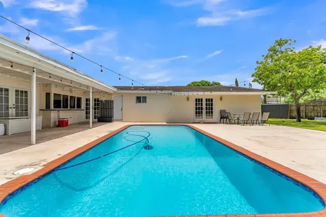 8880 NW 7th Street Pembroke Pines FL 33024