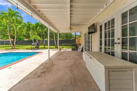8880 NW 7th Street Pembroke Pines FL 33024