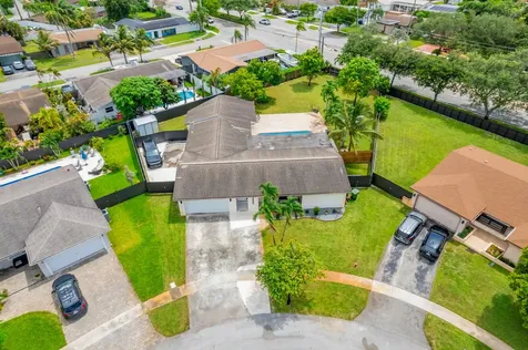 8880 NW 7th Street Pembroke Pines FL 33024