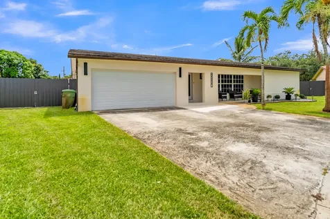 8880 NW 7th Street Pembroke Pines FL 33024