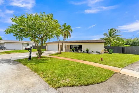 8880 NW 7th Street Pembroke Pines FL 33024