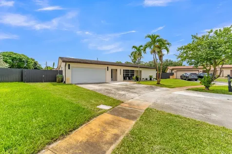 8880 NW 7th Street Pembroke Pines FL 33024