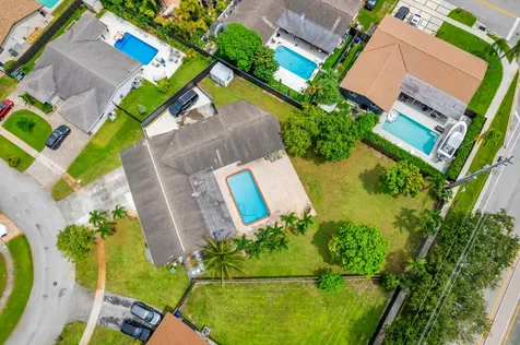 8880 NW 7th Street Pembroke Pines FL 33024