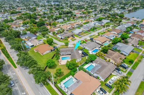 8880 NW 7th Street Pembroke Pines FL 33024