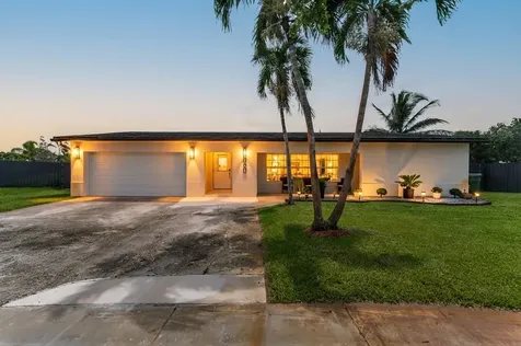 8880 NW 7th Street Pembroke Pines FL 33024
