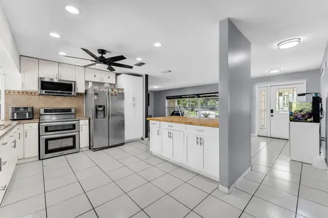8880 NW 7th Street Pembroke Pines FL 33024