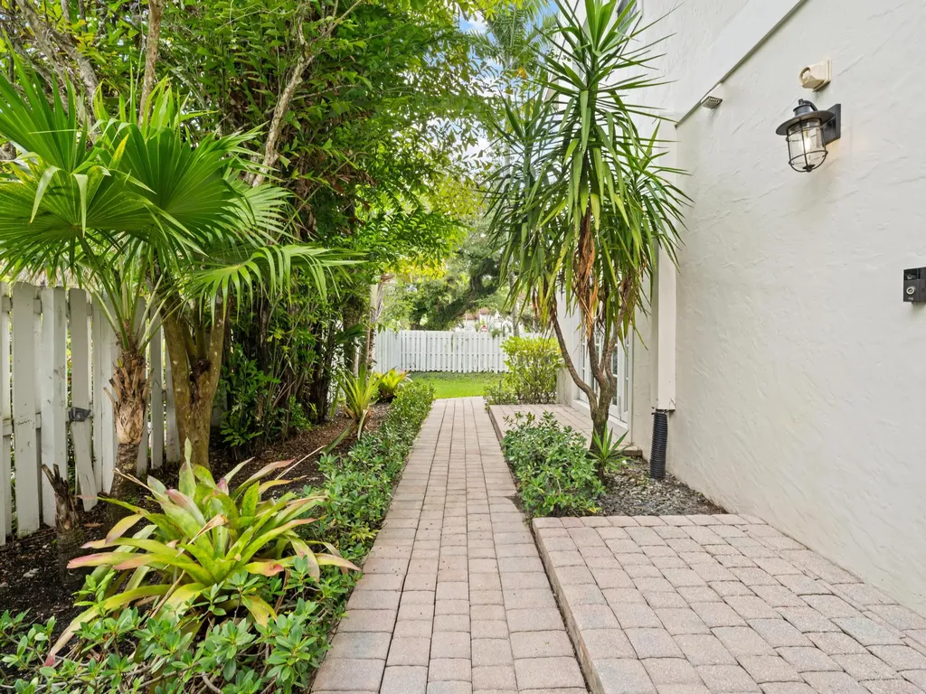 1101 Waverly Road Fort Lauderdale FL 33312