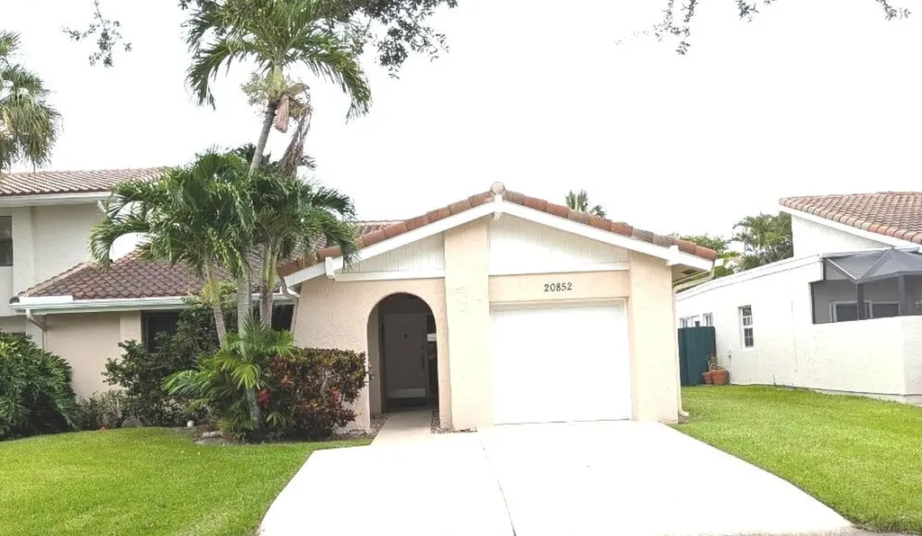 20852 Vía Madeira Boca Raton FL 33433