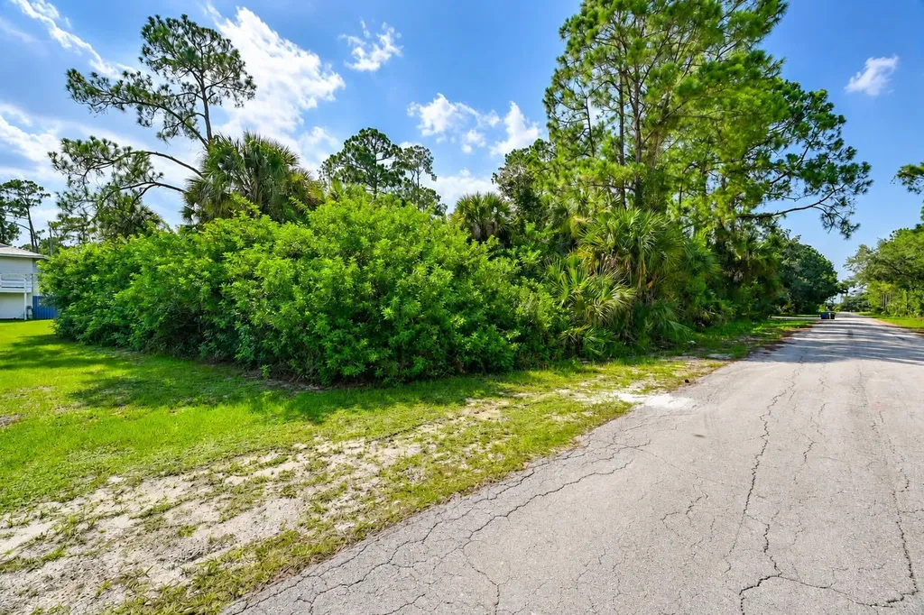 2303 Monroe Avenue Alva FL 33920