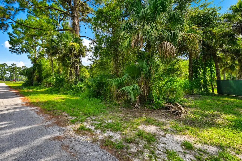 2303 Monroe Avenue Alva FL 33920