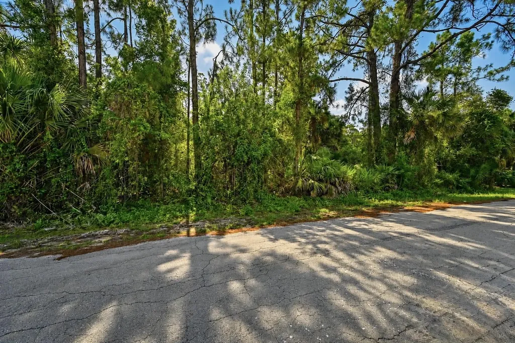 2303 Monroe Avenue Alva FL 33920