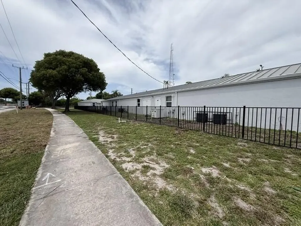 4393 Windsor Avenue West Palm Beach FL 33407