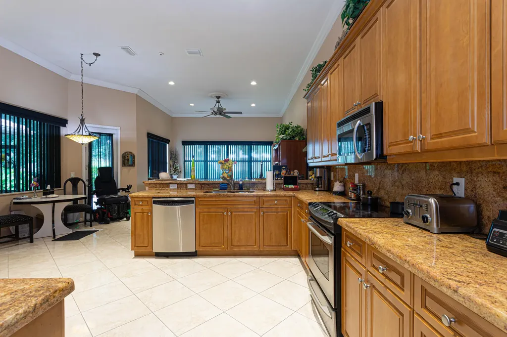 8047 Via Grande Boynton Beach FL 33437