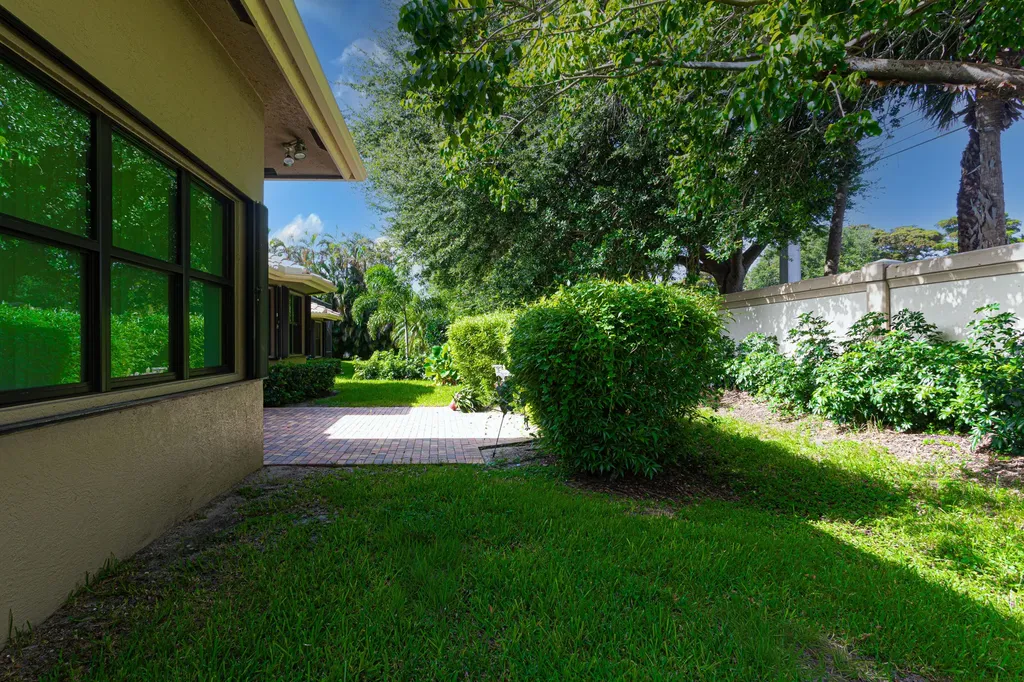 8047 Via Grande Boynton Beach FL 33437