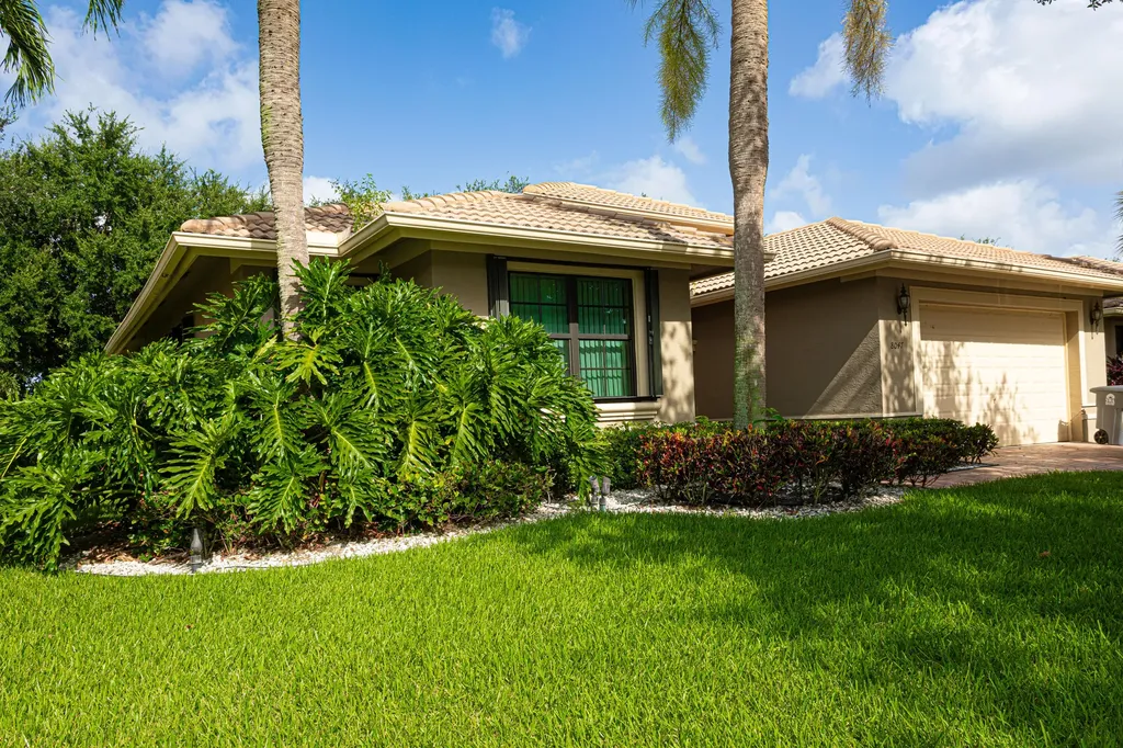 8047 Via Grande Boynton Beach FL 33437