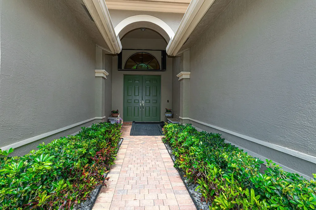 8047 Via Grande Boynton Beach FL 33437