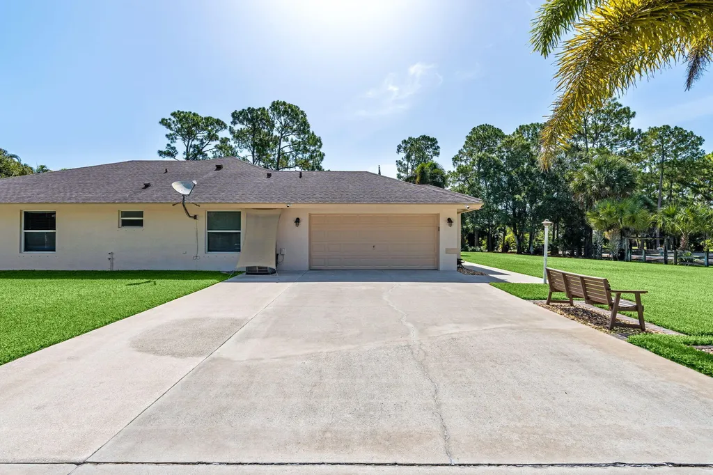16835 69th Street N The Acreage FL 33470