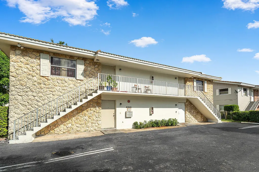 4341 Riverside Drive Coral Springs FL 33065