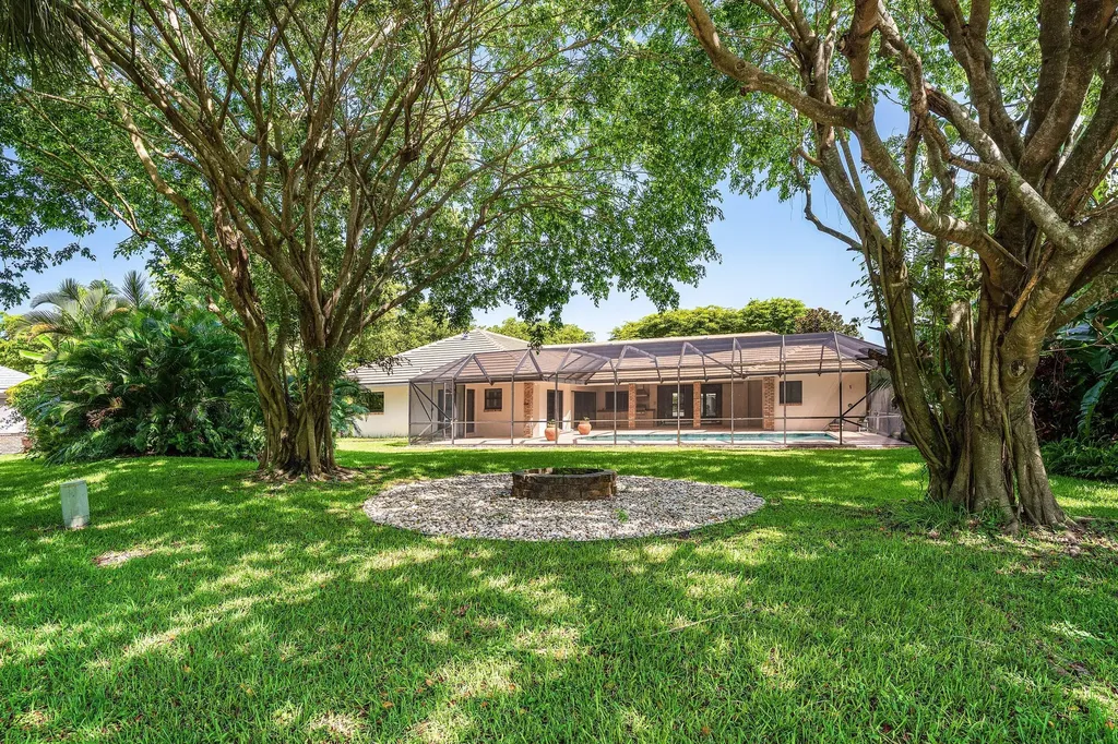 114 Glenbrook Court Atlantis FL 33462
