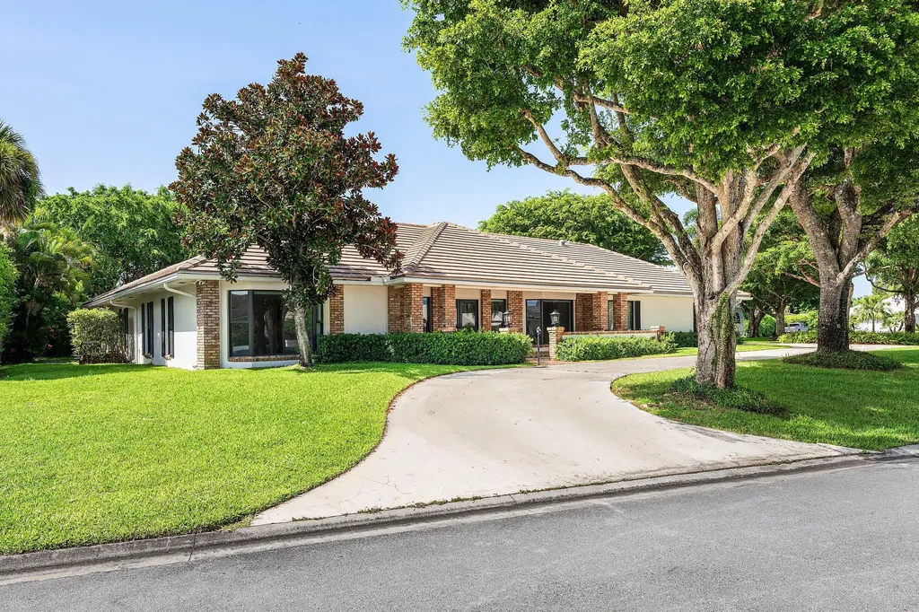 114 Glenbrook Court Atlantis FL 33462