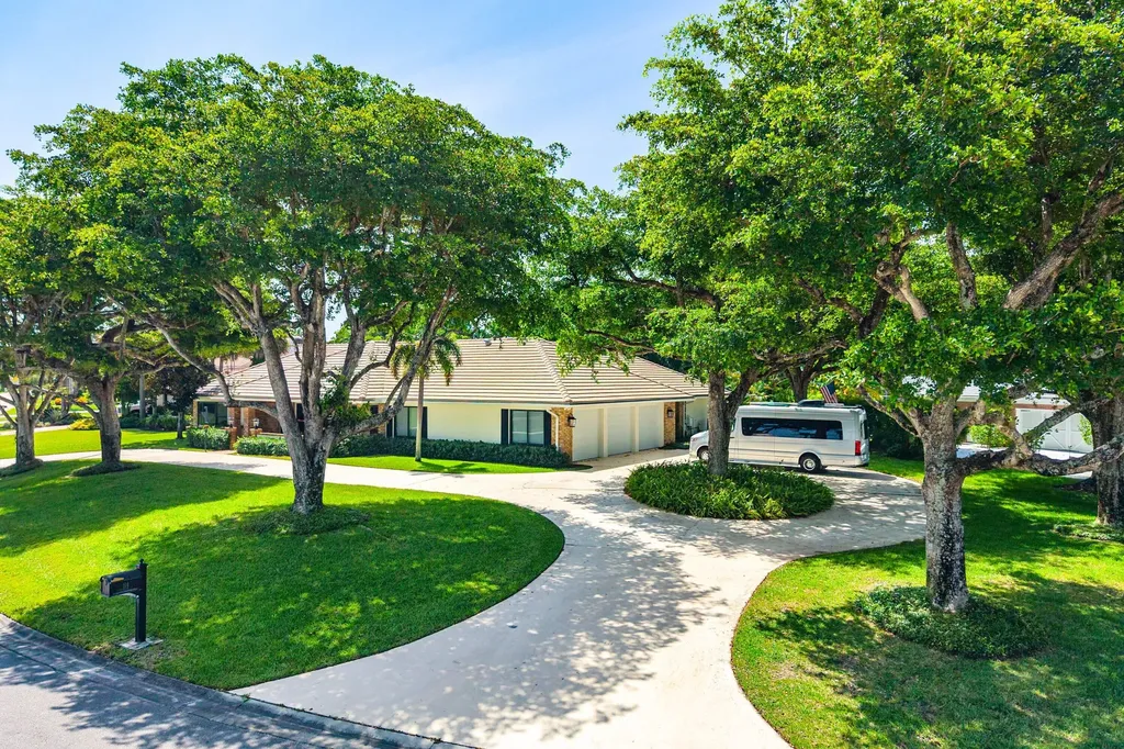 114 Glenbrook Court Atlantis FL 33462