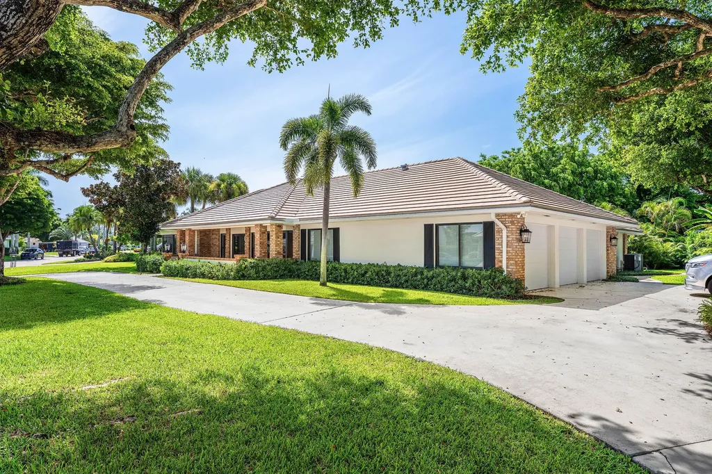 114 Glenbrook Court Atlantis FL 33462
