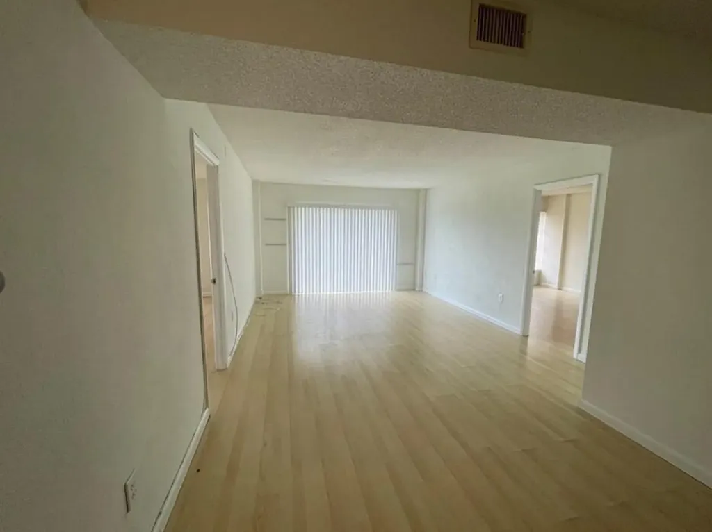 4160 Inverrary Drive Lauderhill FL 33319