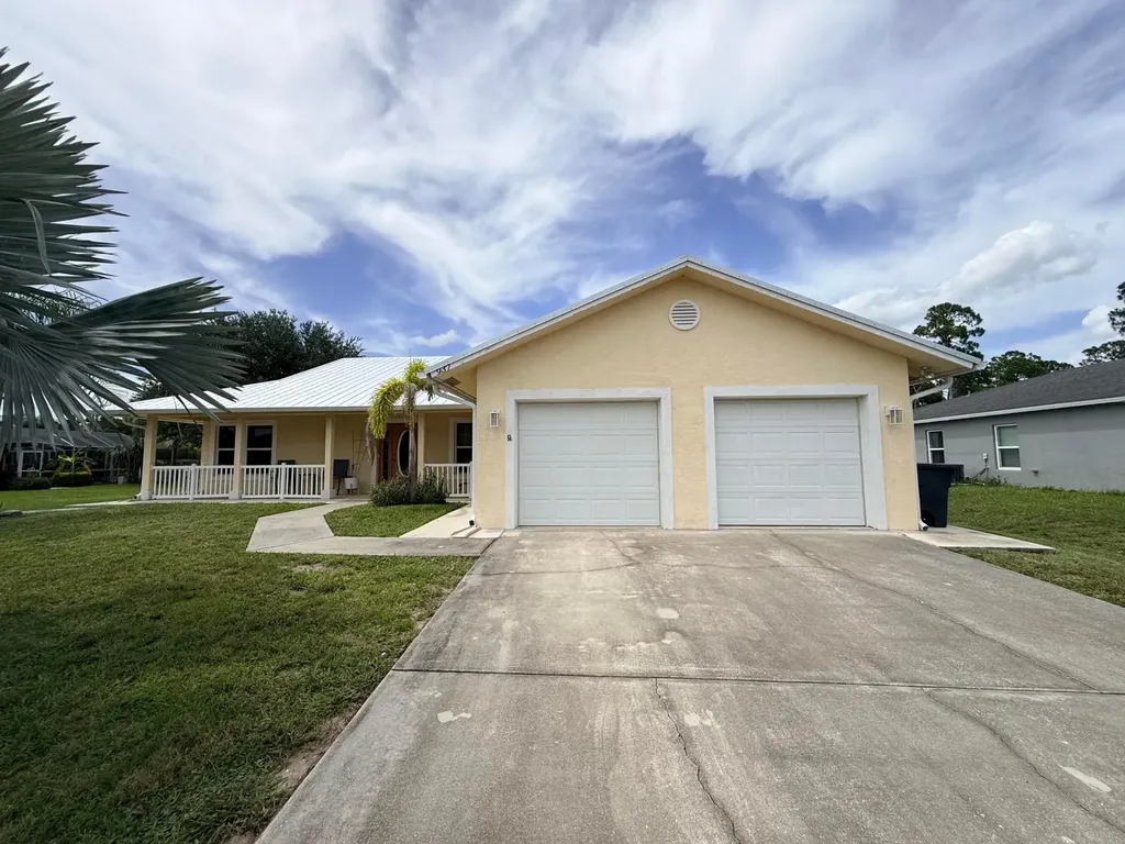 937 SW South Globe Avenue Port St Lucie FL 34953