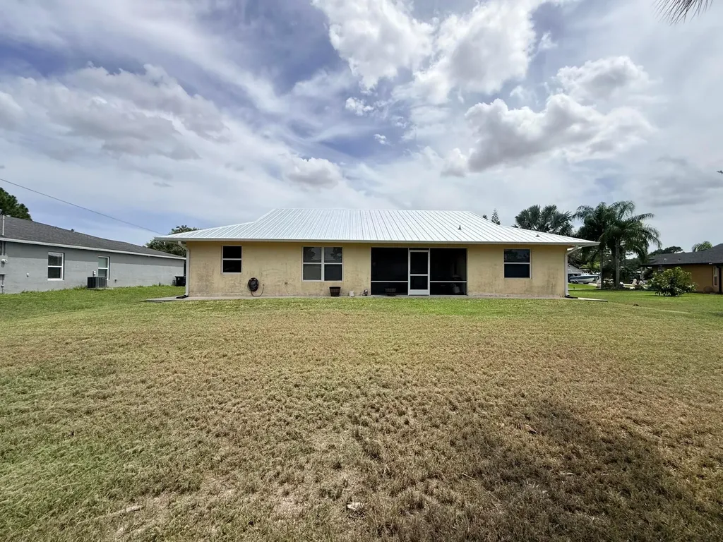 937 SW South Globe Avenue Port St Lucie FL 34953