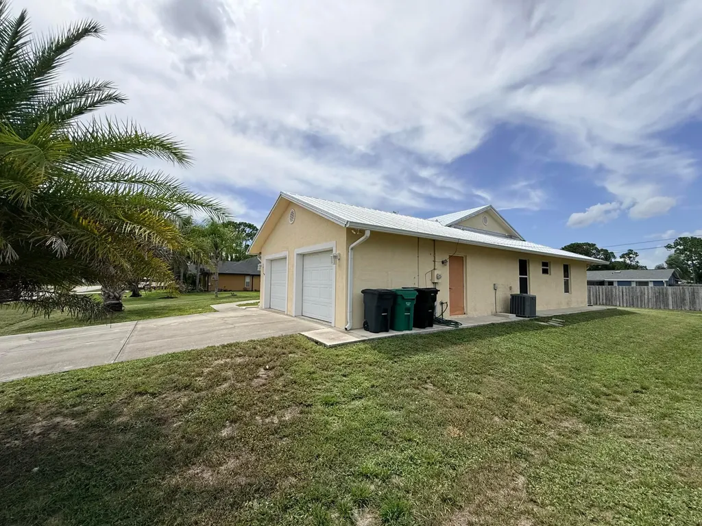 937 SW South Globe Avenue Port St Lucie FL 34953