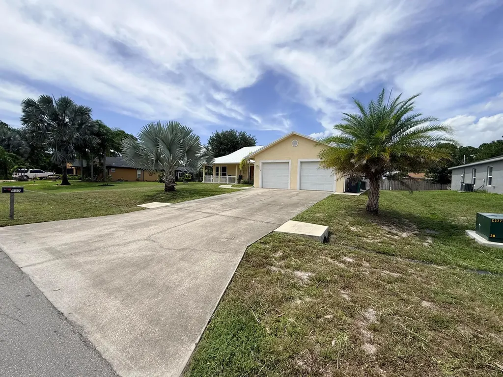 937 SW South Globe Avenue Port St Lucie FL 34953