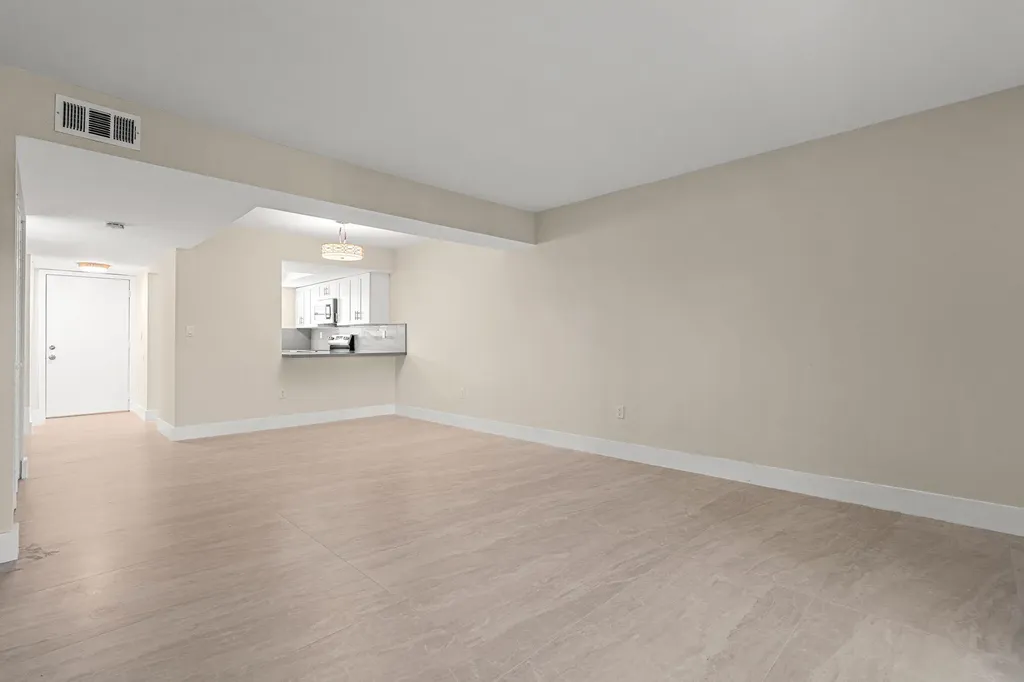 11099 NW 7th Street Miami FL 33172
