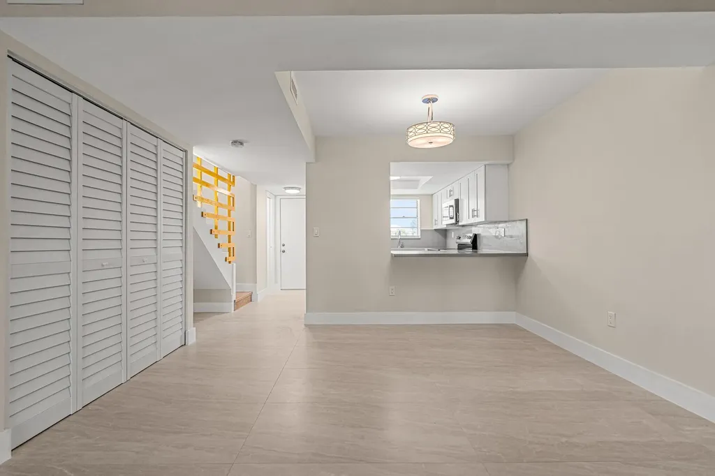 11099 NW 7th Street Miami FL 33172