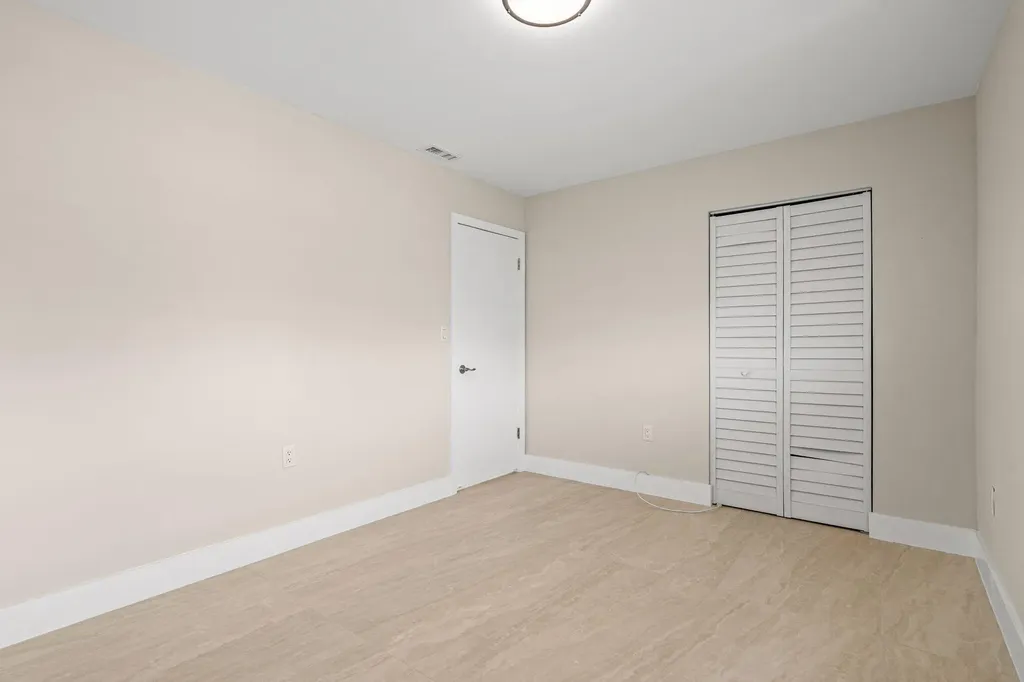 11099 NW 7th Street Miami FL 33172