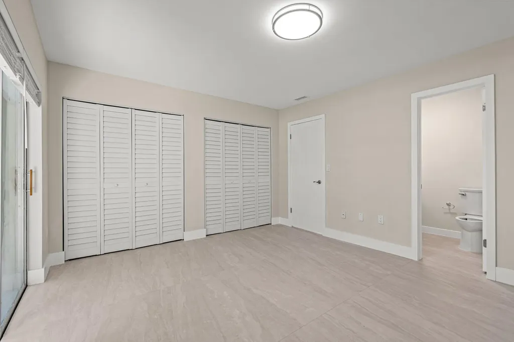 11099 NW 7th Street Miami FL 33172