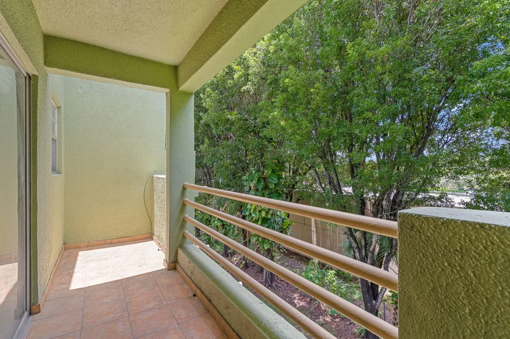 11099 NW 7th Street Miami FL 33172