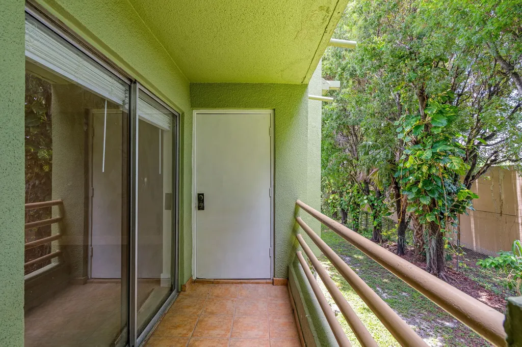11099 NW 7th Street Miami FL 33172
