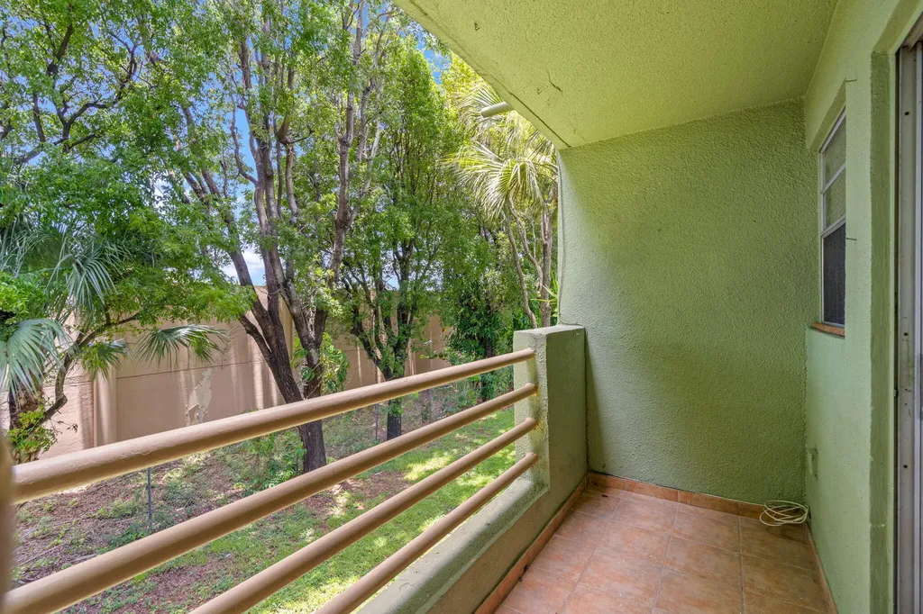 11099 NW 7th Street Miami FL 33172