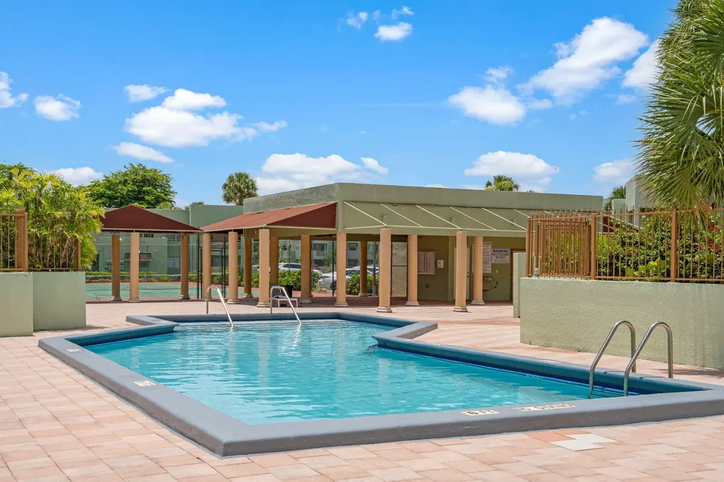 11099 NW 7th Street Miami FL 33172