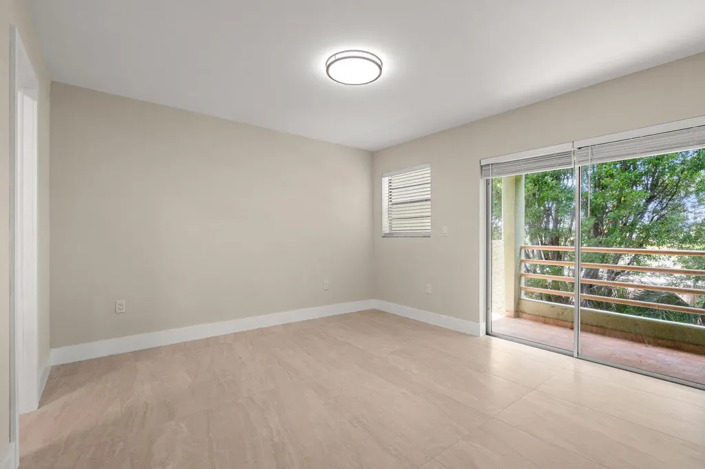 11099 NW 7th Street Miami FL 33172
