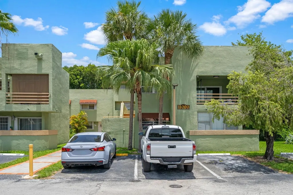 11099 NW 7th Street Miami FL 33172