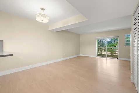 11099 NW 7th Street Miami FL 33172