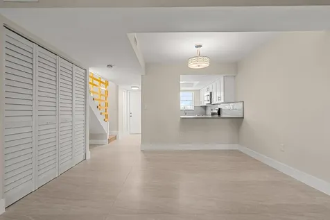 11099 NW 7th Street Miami FL 33172