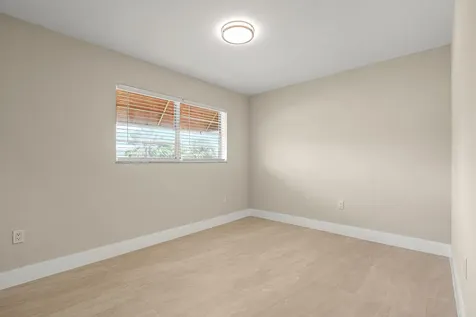 11099 NW 7th Street Miami FL 33172