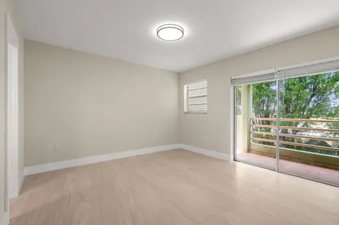 11099 NW 7th Street Miami FL 33172
