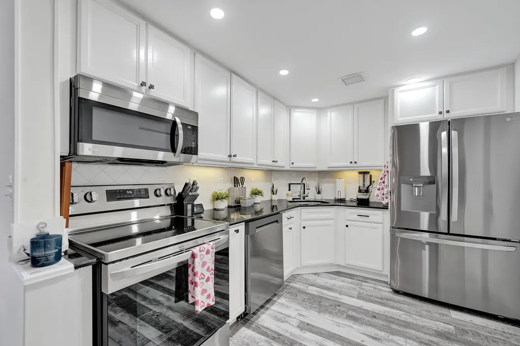 1930 NE 2nd Avenue Wilton Manors FL 33305